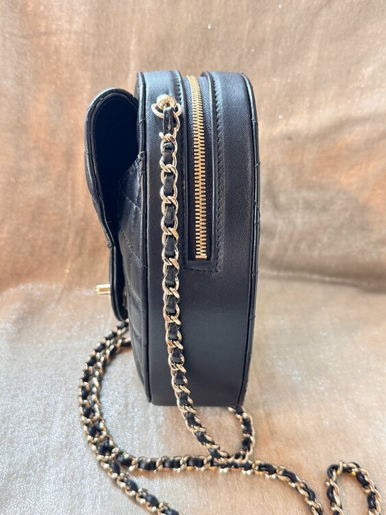 ハートシェイプ　チェーンバッグ　ラムスキン　金具シャンパンゴールド（ブランドバッグ）の商品画像 - 査定依頼日：2026年3月2日 - 最高査定価格：670,000円