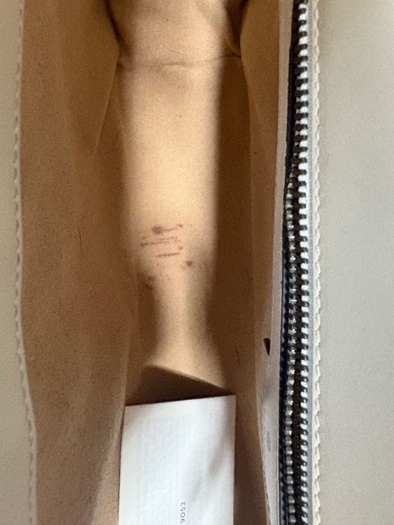 GUCCI GGマーモント キルティング スモール ショルダーバッグ ホワイト（ブランドバッグ）の商品画像 - 査定依頼日：2025年9月24日 - 最高査定価格：100,000円