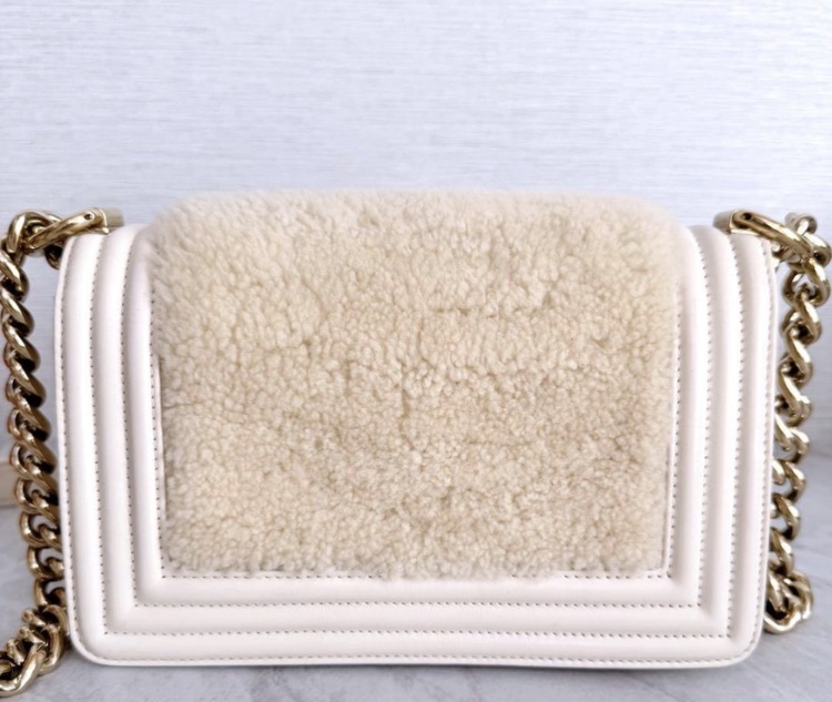 ボーイシャネル ボア スモール ハンドバッグ（ブランドバッグ）の商品画像 - 査定依頼日：2026年1月29日 - 最高査定価格：300,000円