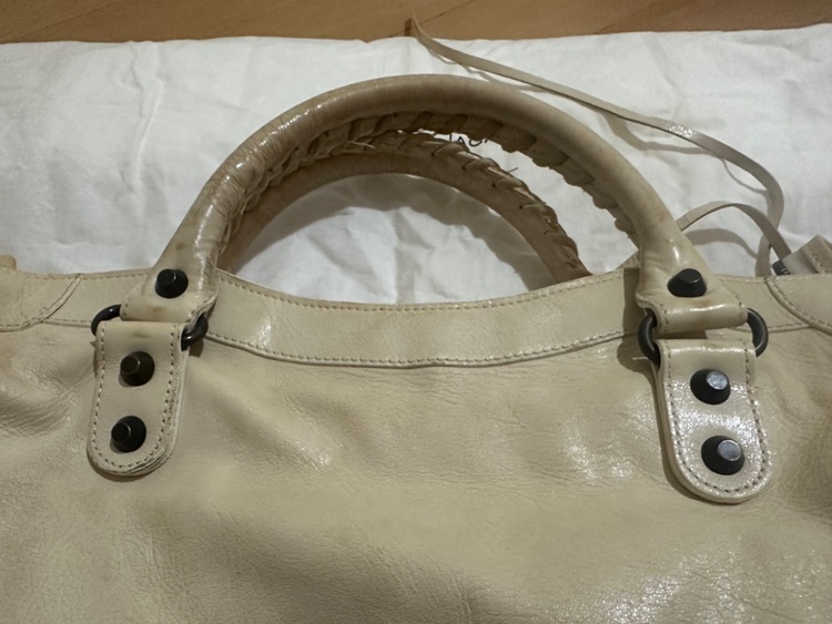 バレンシアガ  （ブランドバッグ）の商品画像 - 査定依頼日：2025年10月30日 - 最高査定価格：80,000円