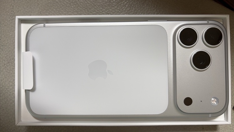 iPhone 17 Pro Max 1TB au（スマホ）の商品画像 - 査定依頼日：2026年3月15日 - 最高査定価格：253,000円