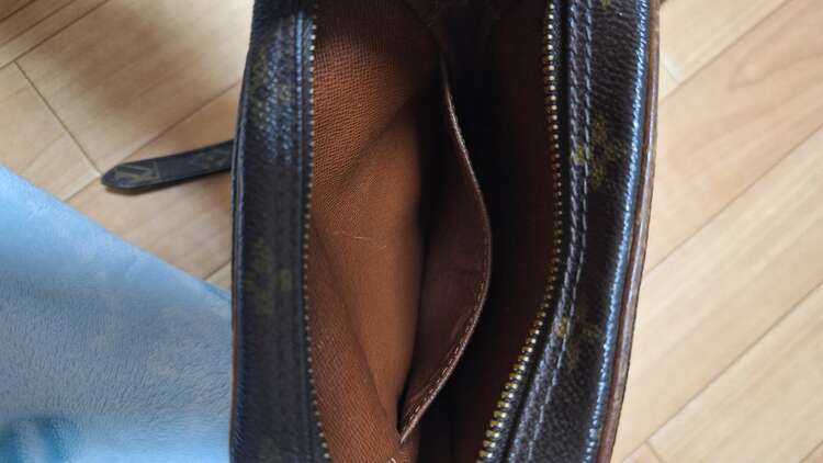 ポーチ（ブランドバッグ）の商品画像 - 査定依頼日：2025年4月15日 - 最高査定価格：12,000円