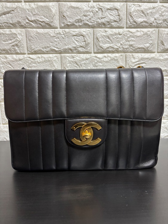 シャネル マドモアゼルチェーンショルダーバッグ ラムスキン ブラック/ゴールド金（ブランドバッグ）の商品画像 - 査定依頼日：2025年9月18日 - 最高査定価格：380,000円