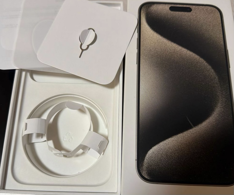 iPhone iPhone 15 Pro Max 256GB SIMフリー（スマホ）の商品画像 - 査定依頼日：2026年10月10日 - 最高査定価格：95,000円