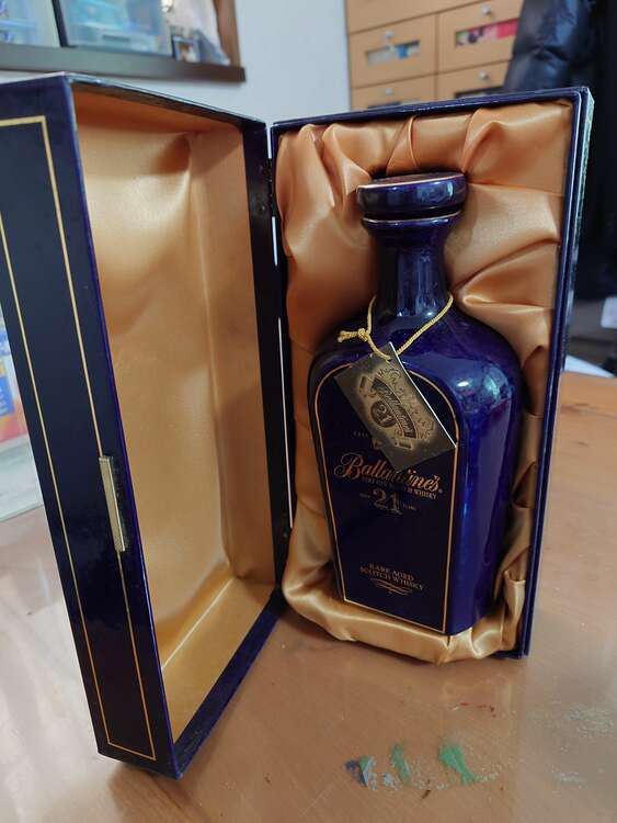 ウイスキー バランタイン （お酒）の商品画像 - 査定依頼日：2025年3月23日 - 最高査定価格：5,000円