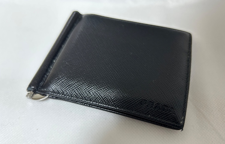 サフィアーノレザーマネークリップとコインケース（ブランド財布・小物）の商品画像 - 査定依頼日：2026年8月4日 - 最高査定価格：10,000円