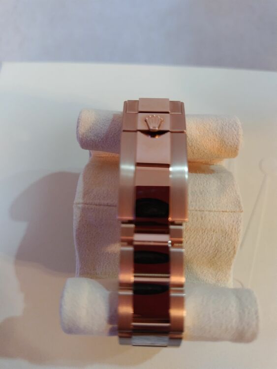 ロレックス デイトナ 126505 ダイヤいり（高級時計）の商品画像 - 査定依頼日：2025年9月12日 - 最高査定価格：8,500,000円