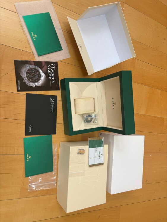 ロレックス サブマリーナー 116613Lb（高級時計）の商品画像 - 査定依頼日：2025年2月13日 - 最高査定価格：3,100,000円