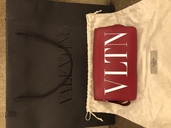 VALENTINO VLTNウエストポーチ 赤（ブランドバッグ）の商品画像 - 査定依頼日：2019年5月6日 - 最高査定価格：50,000円