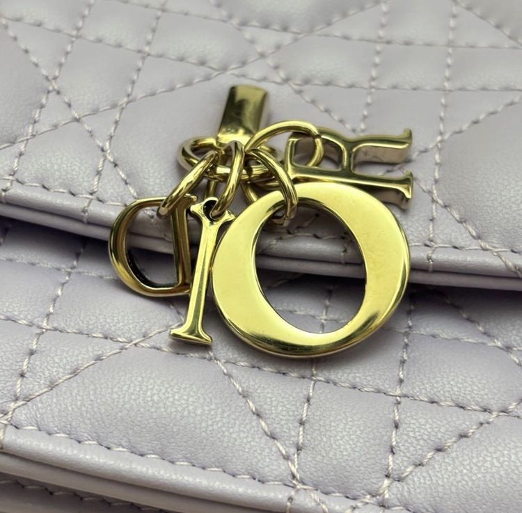 Dior ミニバッグ　S0980ONMJ_M401（ブランドバッグ）の商品画像 - 査定依頼日：2026年7月20日 - 最高査定価格：200,000円