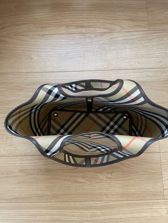 BURBERRY バッグ（ブランドバッグ）の商品画像 - 査定依頼日：2025年12月7日 - 最高査定価格：22,000円