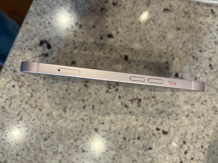 iPhone 13 128GB Softbank（スマホ）の商品画像 - 査定依頼日：2026年4月19日 - 最高査定価格：36,000円