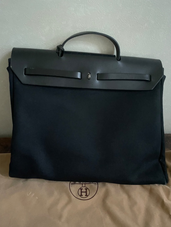 エールバック（ブランドバッグ）の商品画像 - 査定依頼日：2025年6月16日 - 最高査定価格：130,000円