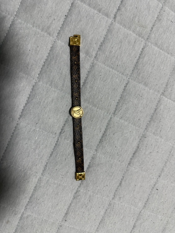 ルイ・ヴィトン ブラスレ・LV サークル（ブランド財布・小物）の商品画像 - 査定依頼日：2026年9月16日 - 最高査定価格：100,000円