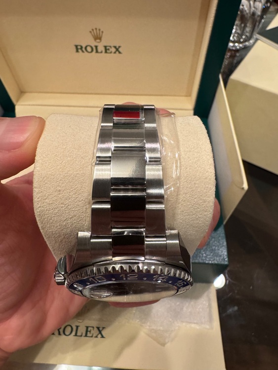 ロレックス GMTマスター 116710BLNr（高級時計）の商品画像 - 査定依頼日：2025年6月25日 - 最高査定価格：2,300,000円