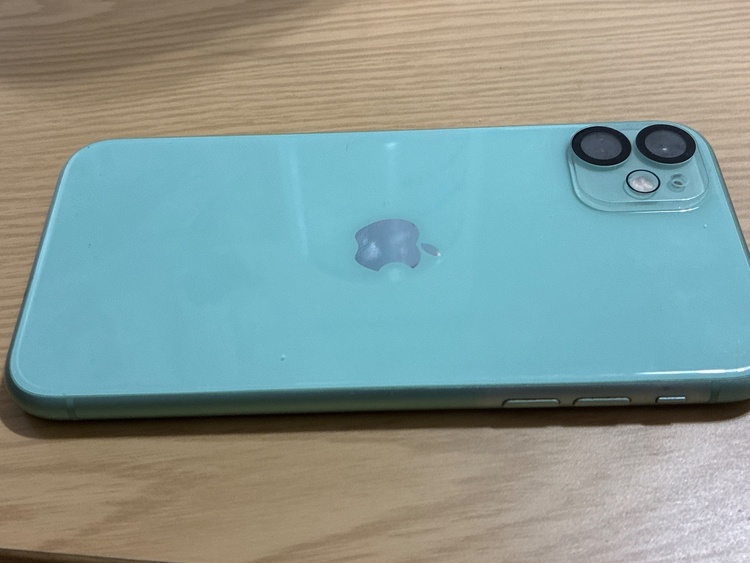 iPhone iPhone11 128GB au（スマホ）の商品画像 - 査定依頼日：2026年7月25日 - 最高査定価格：21,000円
