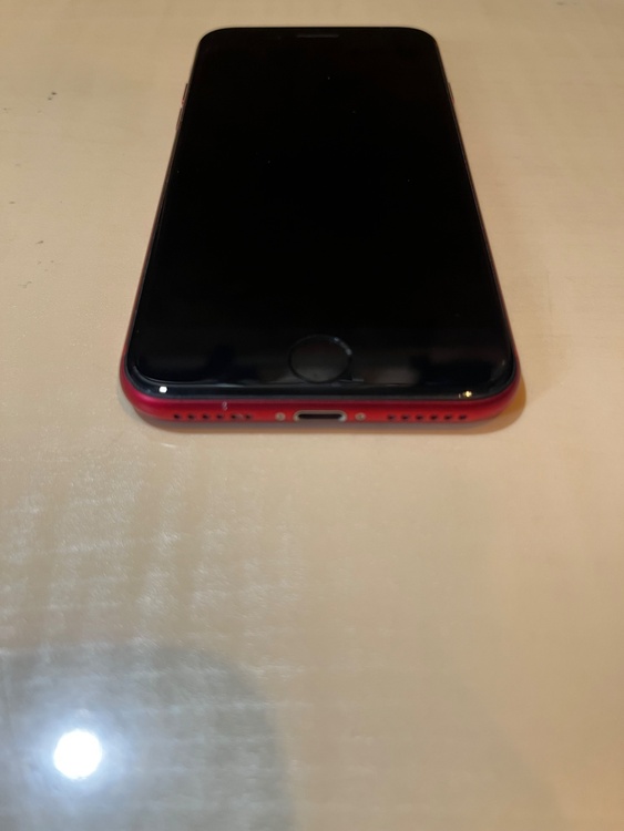 iPhone SE2 256GB レッド（スマホ）の商品画像 - 査定依頼日：2026年8月20日 - 最高査定価格：11,000円