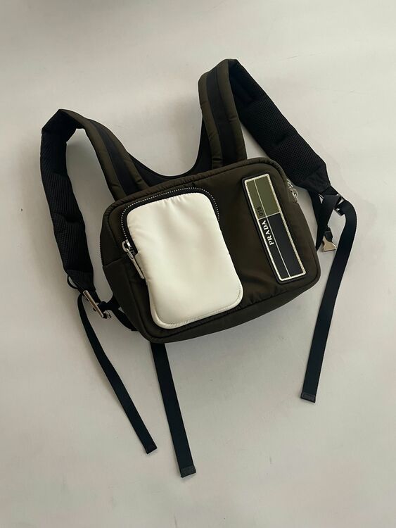 PRADA (2VZ044) カーキBAG（ブランドバッグ）の商品画像 - 査定依頼日：2025年11月11日 - 最高査定価格：60,000円