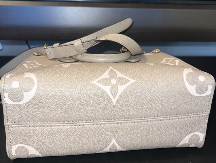 Louis Vuitton オンザゴーPM 2wayショルダーバッグ （ブランドバッグ）の商品画像 - 査定依頼日：2025年3月24日 - 最高査定価格：300,000円