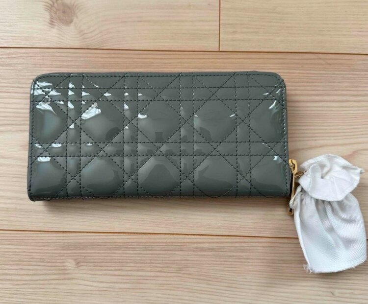 パテント カーフスキン長財布（ブランド財布・小物）の商品画像 - 査定依頼日：2025年1月31日 - 最高査定価格：30,000円