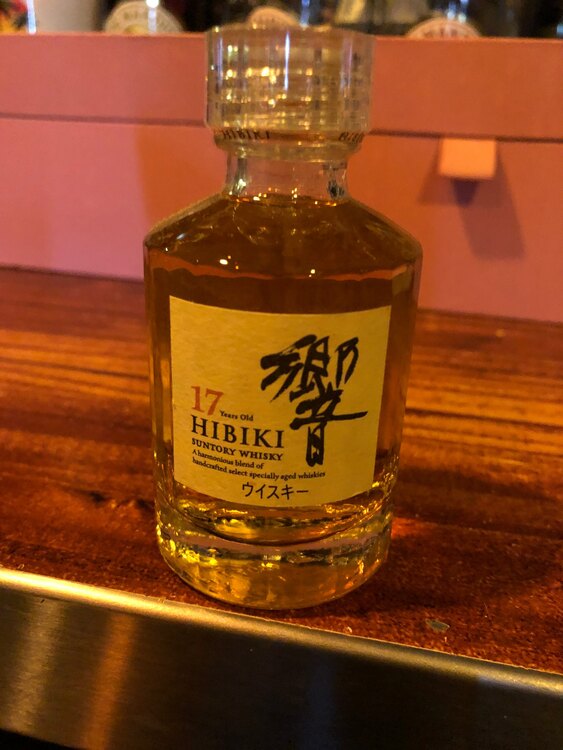 ウイスキー サントリー響 （お酒）の商品画像 - 査定依頼日：2025年4月16日 - 最高査定価格：4,000円