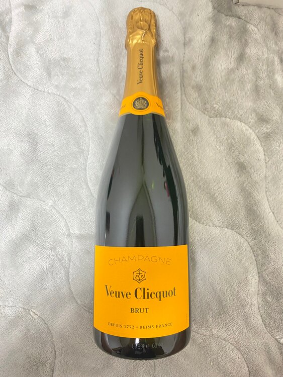 ヴーヴ・クリコイエローブリュット（お酒）の商品画像 - 査定依頼日：2025年4月27日