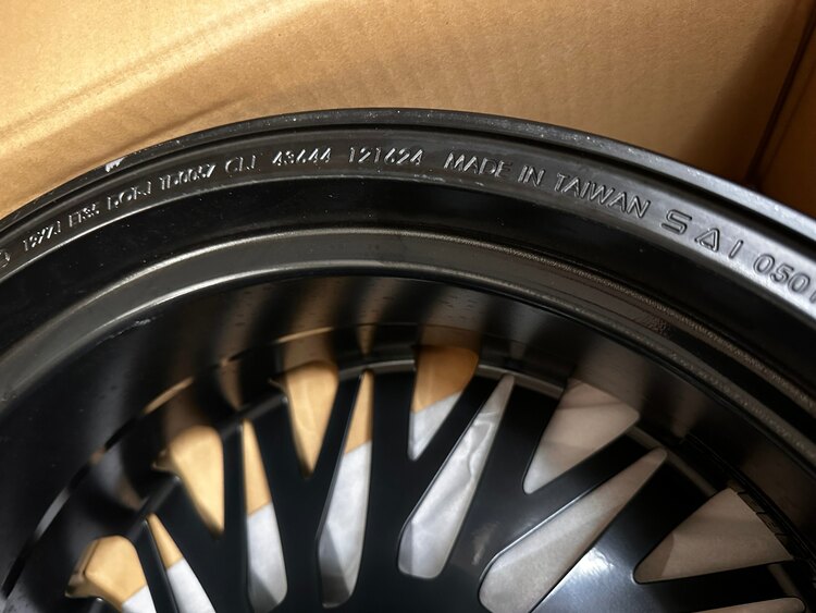 レクサスLM500h エグゼクティブラウンジの純正19インチホイール（カー用品）の商品画像 - 査定依頼日：2025年5月10日 - 最高査定価格：12,000円