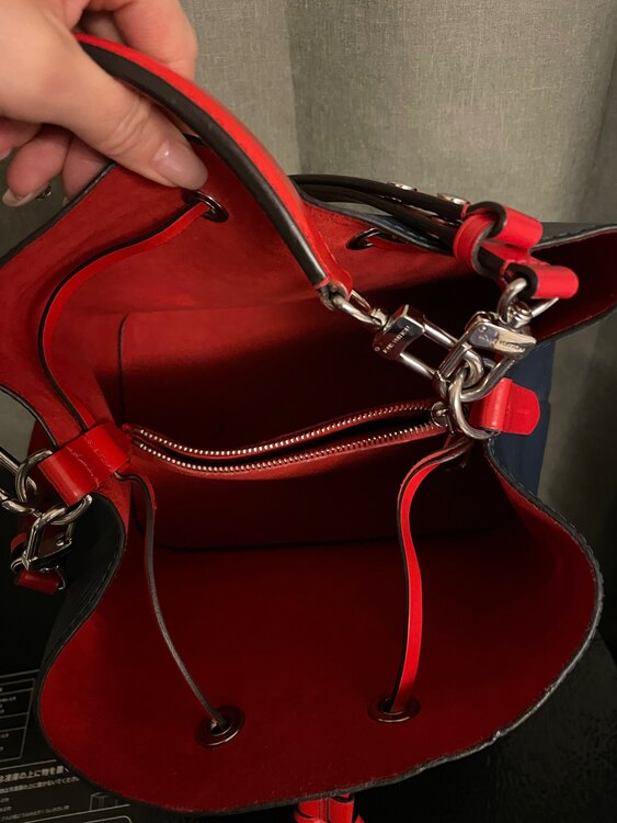 ルイヴィトン ネオノエ エピ M54367 バイカラー ネイビー レッド （ブランドバッグ）の商品画像 - 査定依頼日：2024年12月16日 - 最高査定価格：80,000円