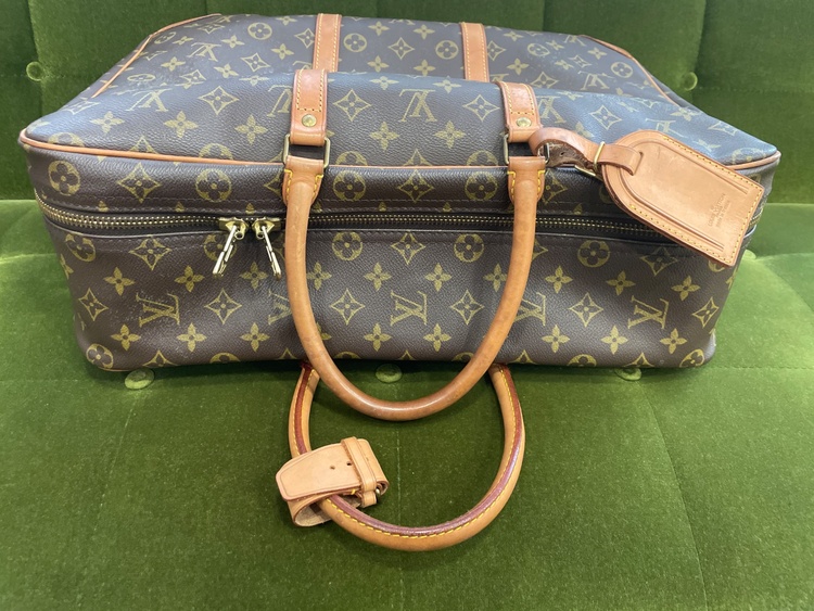 四角いボストンバック（ブランドバッグ）の商品画像 - 査定依頼日：2026年4月26日 - 最高査定価格：80,000円