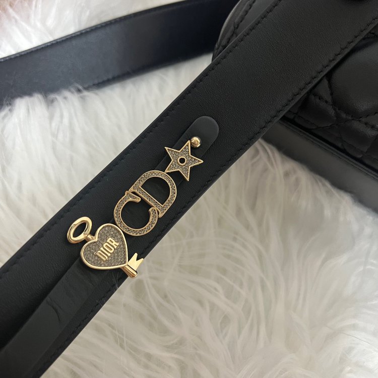 LADY DIOR MY ABCDIOR スモールバッグ（ブランドバッグ）の商品画像 - 査定依頼日：2023年8月4日 - 最高査定価格：450,000円