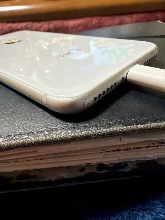 iPhone8 64GB SIMフリー（スマホ）の商品画像 - 査定依頼日：2026年3月31日 - 最高査定価格：4,000円