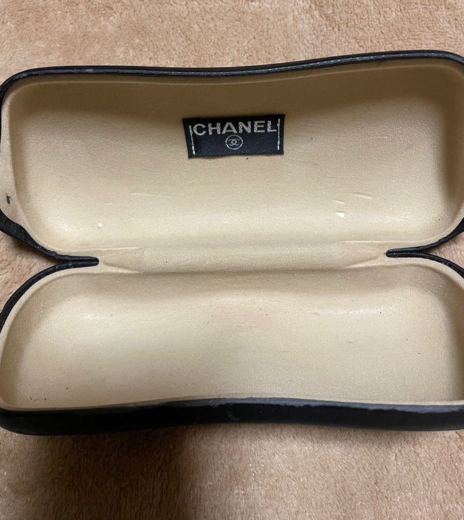 サングラス（ブランド財布・小物）の商品画像 - 査定依頼日：2023年10月25日 - 最高査定価格：10,000円