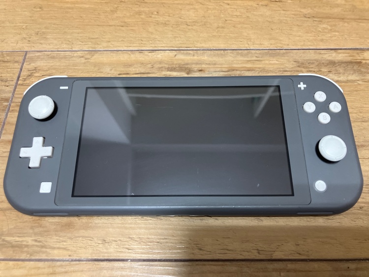 Nintendo Switch Light グレー（ゲーム機本体・ゲームソフト）の商品画像 - 査定依頼日：2026年4月12日 - 最高査定価格：15,000円