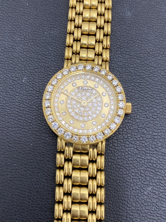 ショパール ハッピーダイヤモンド 10/560（高級時計）の商品画像 - 査定依頼日：2026年2月26日 - 最高査定価格：2,000,000円