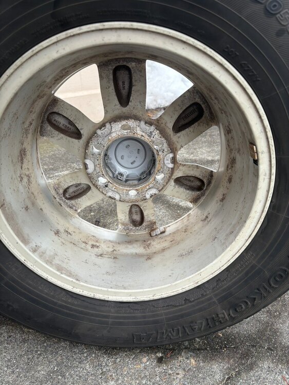 ランドクルーザープラド　タイヤホイールセット（カー用品）の商品画像 - 査定依頼日：2025年4月11日 - 最高査定価格：8,000円