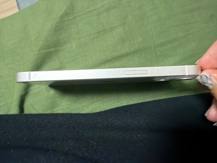 iPhone 13 128GB docomo（スマホ）の商品画像 - 査定依頼日：2026年3月25日 - 最高査定価格：31,000円