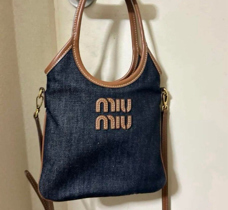 ミュウミュウ  （ブランドバッグ）の商品画像 - 査定依頼日：2025年10月29日 - 最高査定価格：160,000円