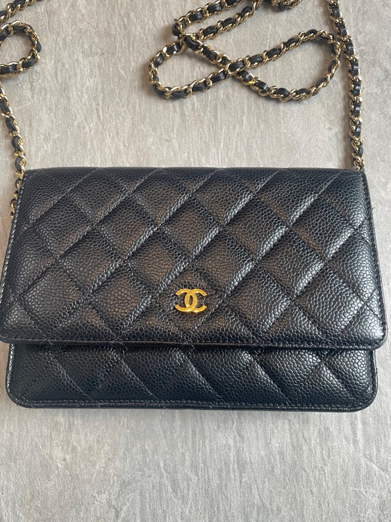 チェーンウォレット　キャビアスキンゴールド金具（ブランドバッグ）の商品画像 - 査定依頼日：2026年2月17日 - 最高査定価格：350,000円