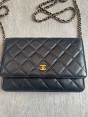 チェーンウォレット　キャビアスキンゴールド金具（ブランドバッグ）の商品画像 - 査定依頼日：2026年2月17日 - 最高査定価格：350,000円