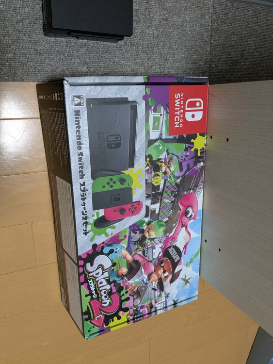 ニンテンドースイッチとソフト２本、コントローラー3個（ゲーム機本体・ゲームソフト）の商品画像 - 査定依頼日：2026年10月12日 - 最高査定価格：15,000円