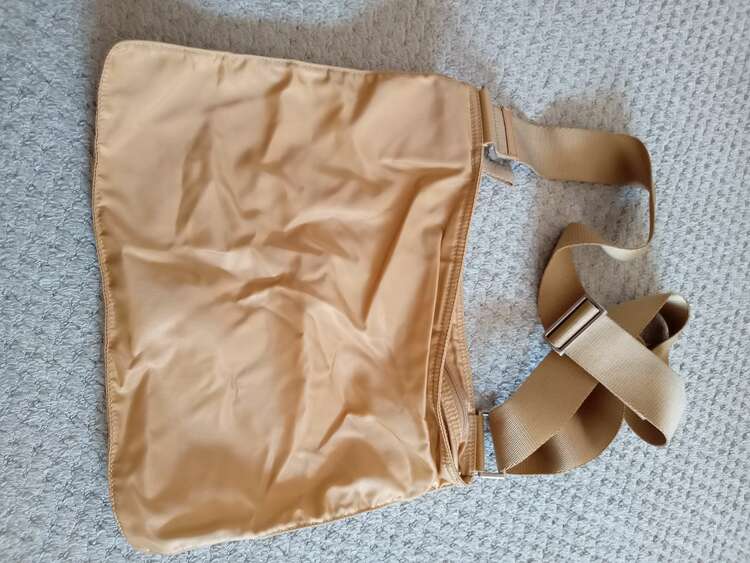 プラダ  （ブランドバッグ）の商品画像 - 査定依頼日：2025年3月30日 - 最高査定価格：35,000円