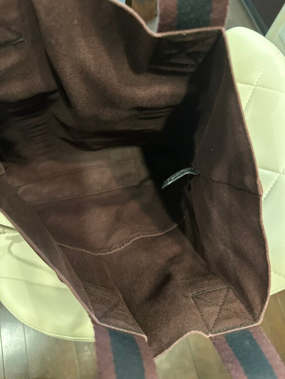 フールトゥカバス　トートバッグ　（ブランドバッグ）の商品画像 - 査定依頼日：2025年4月15日 - 最高査定価格：10,000円