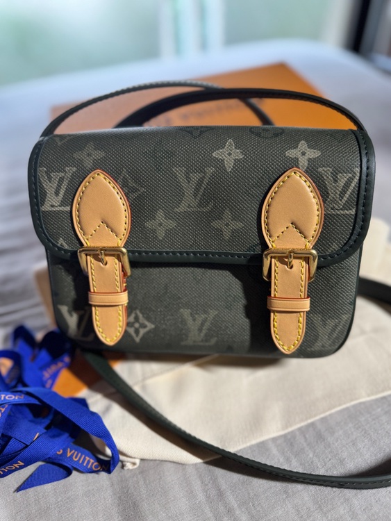 M26969　サッチェル･ウェアラブルウォレット　（ブランドバッグ）の商品画像 - 査定依頼日：2025年11月11日 - 最高査定価格：250,000円