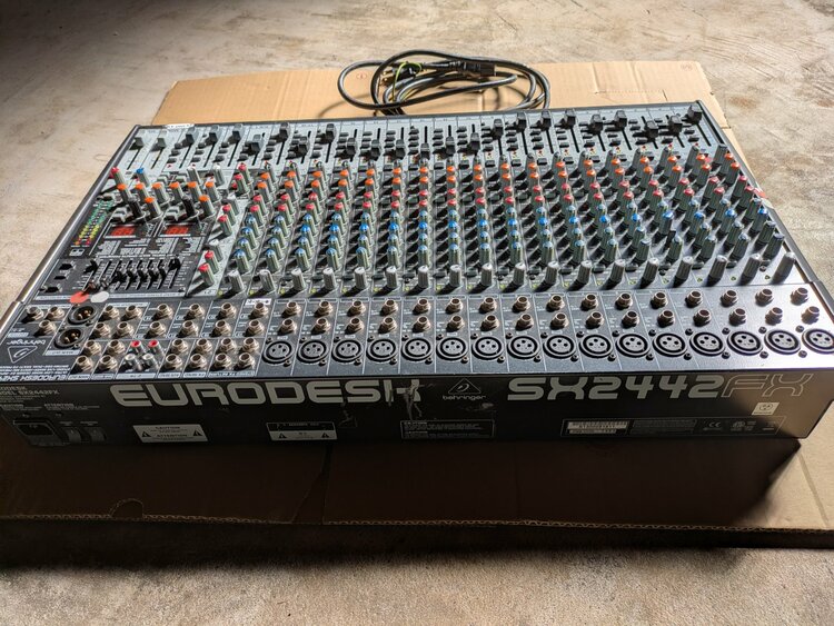 ベリンガー（ピアノ・楽器・PA機材）の商品画像 - 査定依頼日：2026年3月21日 - 最高査定価格：3,000円