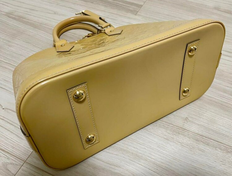 ヴェルニ（ブランドバッグ）の商品画像 - 査定依頼日：2025年4月6日 - 最高査定価格：45,000円