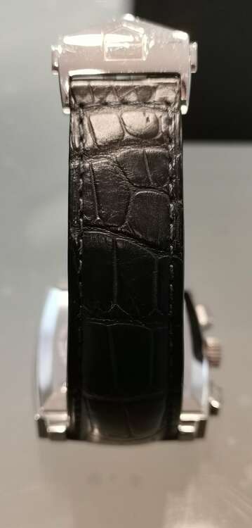 タグホイヤー モナコ CAW211（高級時計）の商品画像 - 査定依頼日：2025年5月10日 - 最高査定価格：550,000円