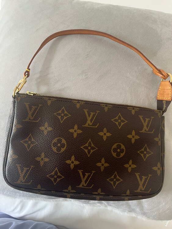 ポシェットアクセソワール （ブランドバッグ）の商品画像 - 査定依頼日：2025年5月1日 - 最高査定価格：75,000円