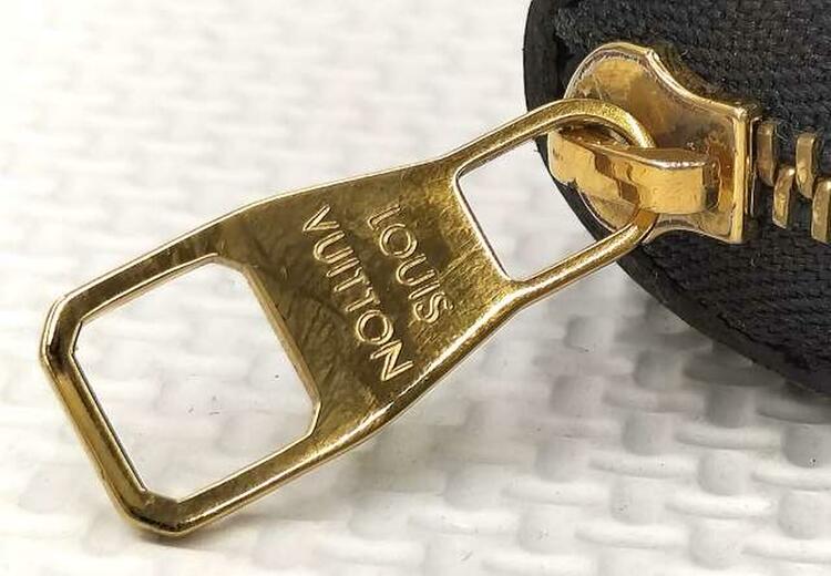 ノワールモノグラム・アンプラントジッピー・コインパース 黒（ブランド財布・小物）の商品画像 - 査定依頼日：2025年1月6日 - 最高査定価格：25,000円