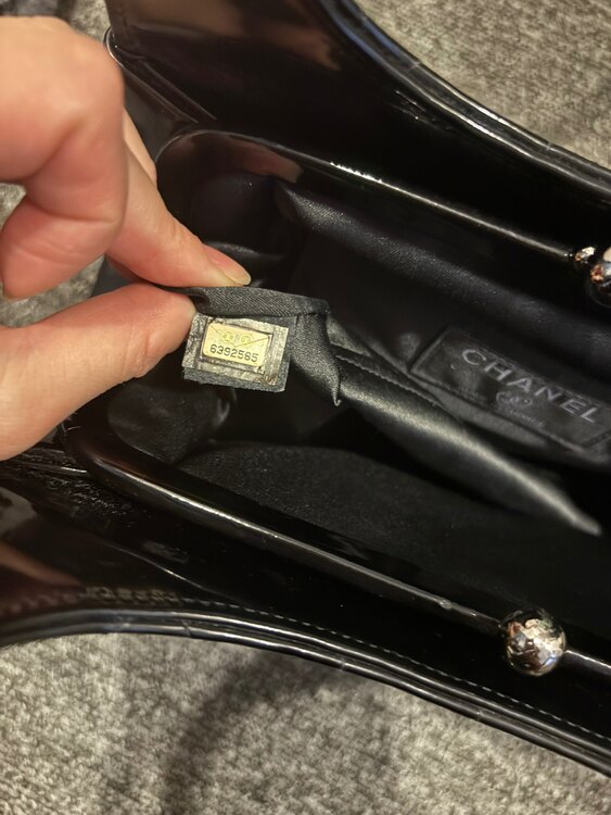 チョコバーパテントレザーショルダーバッグ（ブランドバッグ）の商品画像 - 査定依頼日：2025年5月8日 - 最高査定価格：80,000円