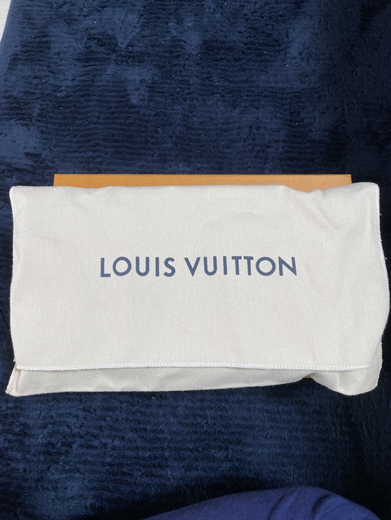 M61698ZIPPYXLm.ECLI.（ブランドバッグ）の商品画像 - 査定依頼日：2021年10月1日 - 最高査定価格：70,000円